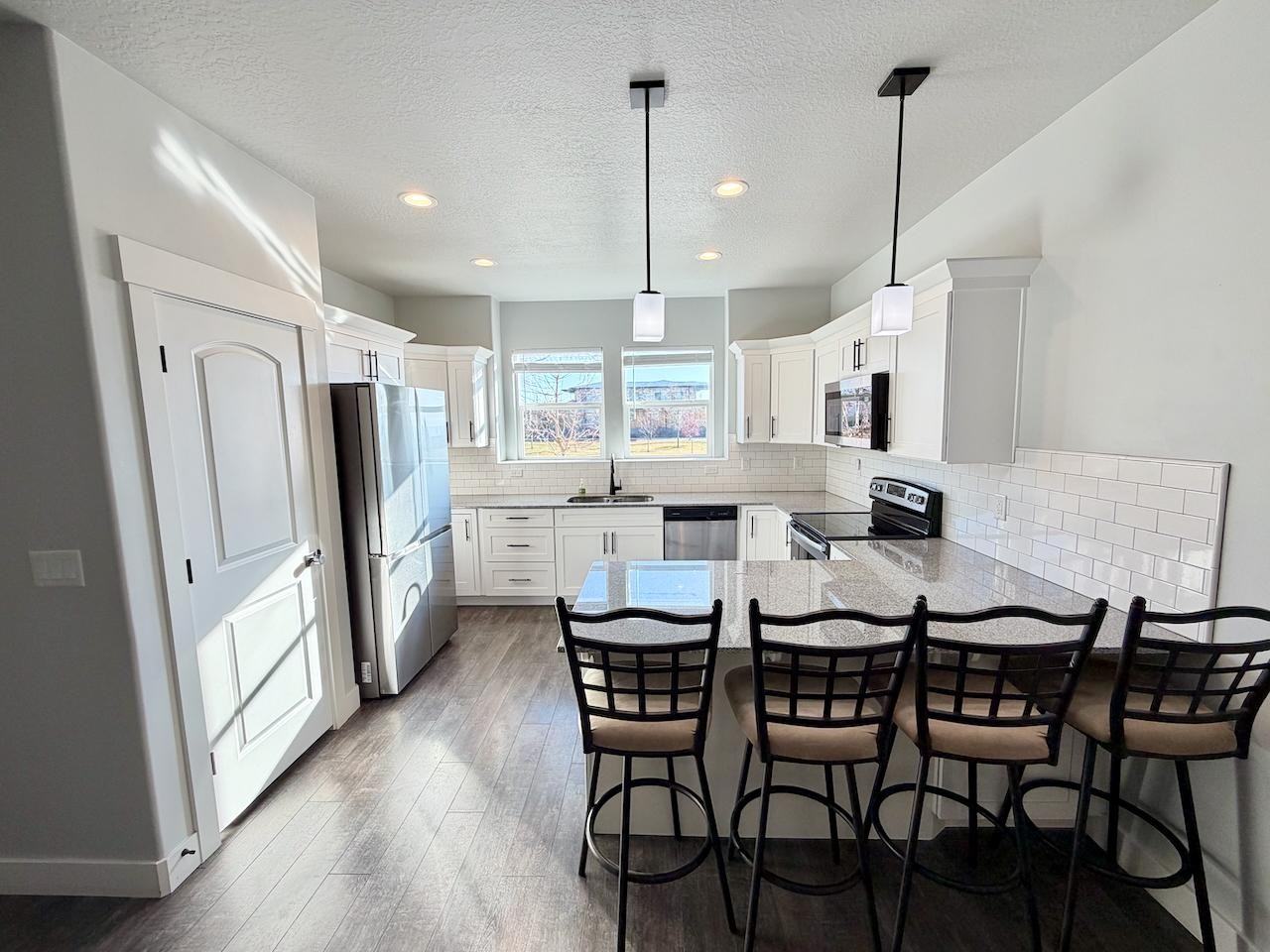 347 W 410 N - Photo 4 of 20