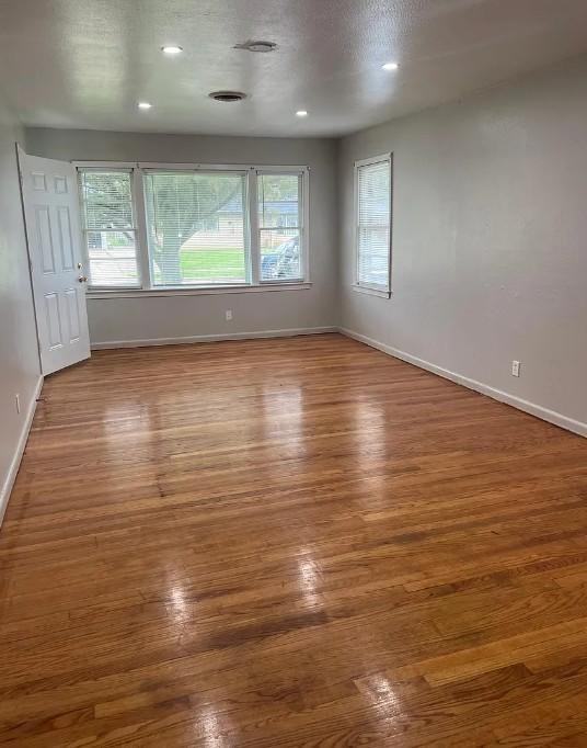 3219 Sarah St - Photo 4 of 14