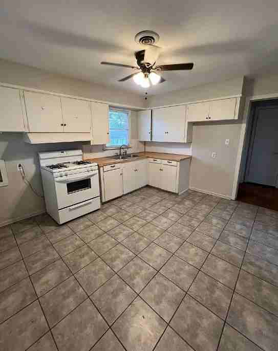 3219 Sarah St - Photo 5 of 14