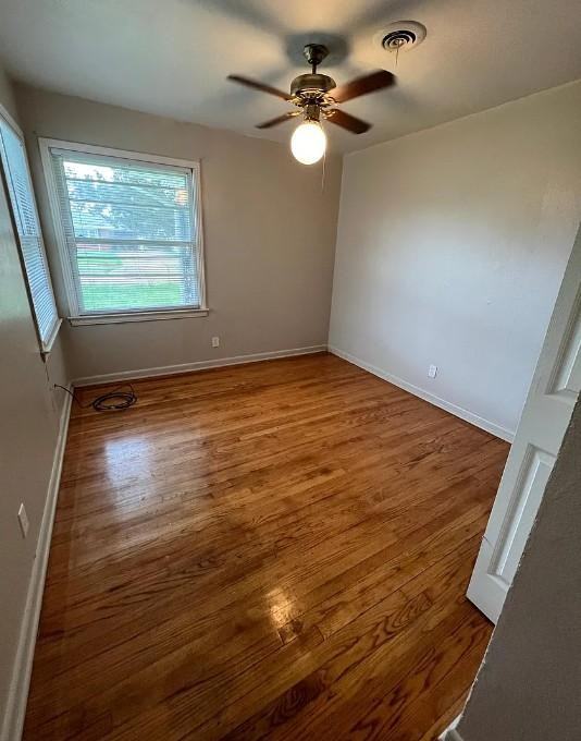 3219 Sarah St - Photo 7 of 14