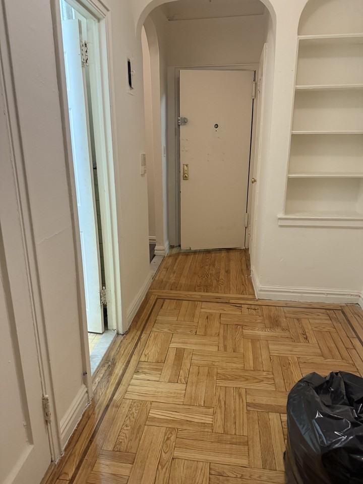 2200 Tiebout Ave #5C - Photo 3 of 5