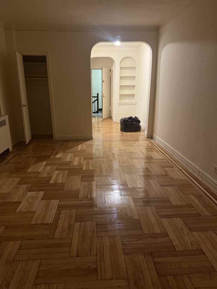 2200 Tiebout Ave #5C - Photo 5 of 5