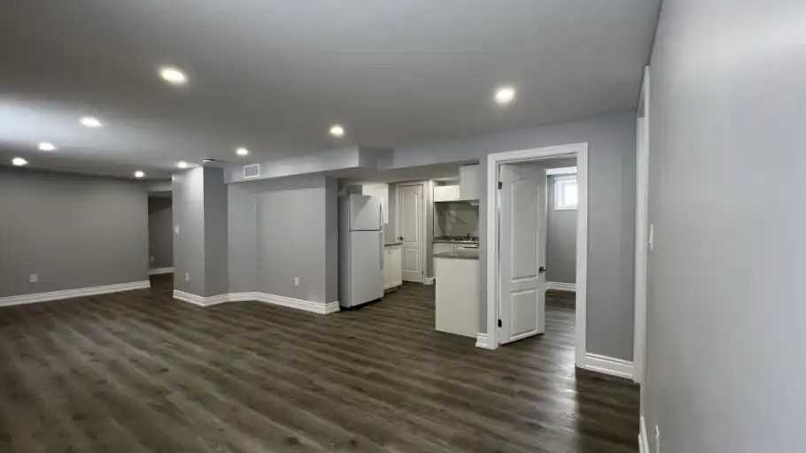 29 Birchcliffe Cres #2 - Photo 2 of 10