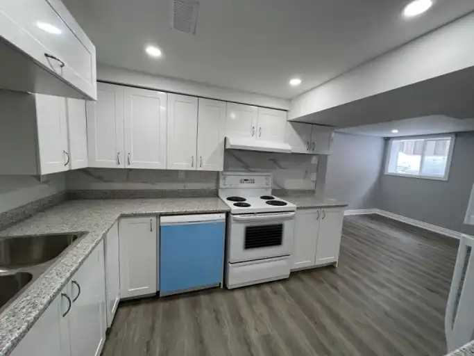 29 Birchcliffe Cres #2 - Photo 4 of 10