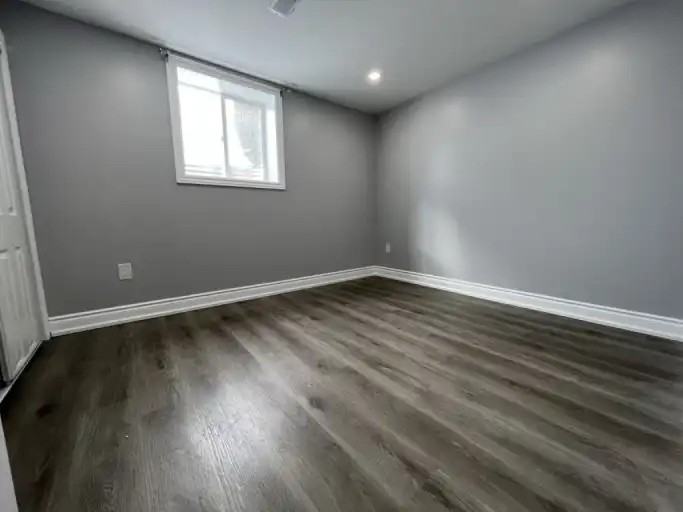 29 Birchcliffe Cres #2 - Photo 7 of 10