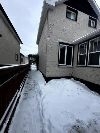 1810 Ross Ave W - Photo 5 of 30