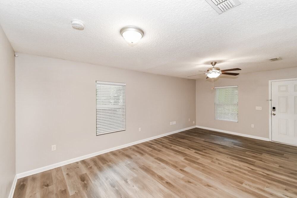 2140 Thomas Ct - Photo 4 of 16