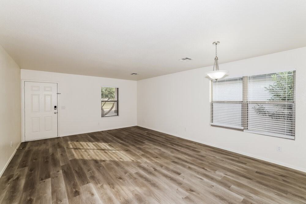 11841 W Wethersfield Rd - Photo 3 of 16