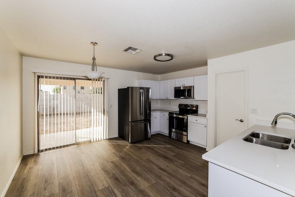 11841 W Wethersfield Rd - Photo 4 of 16