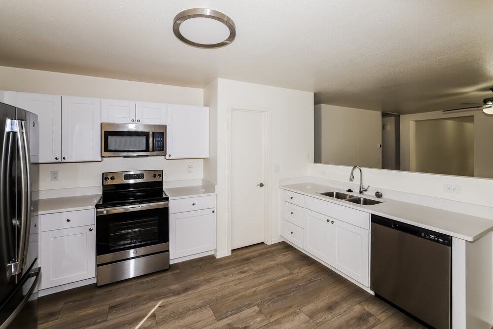 11841 W Wethersfield Rd - Photo 6 of 16