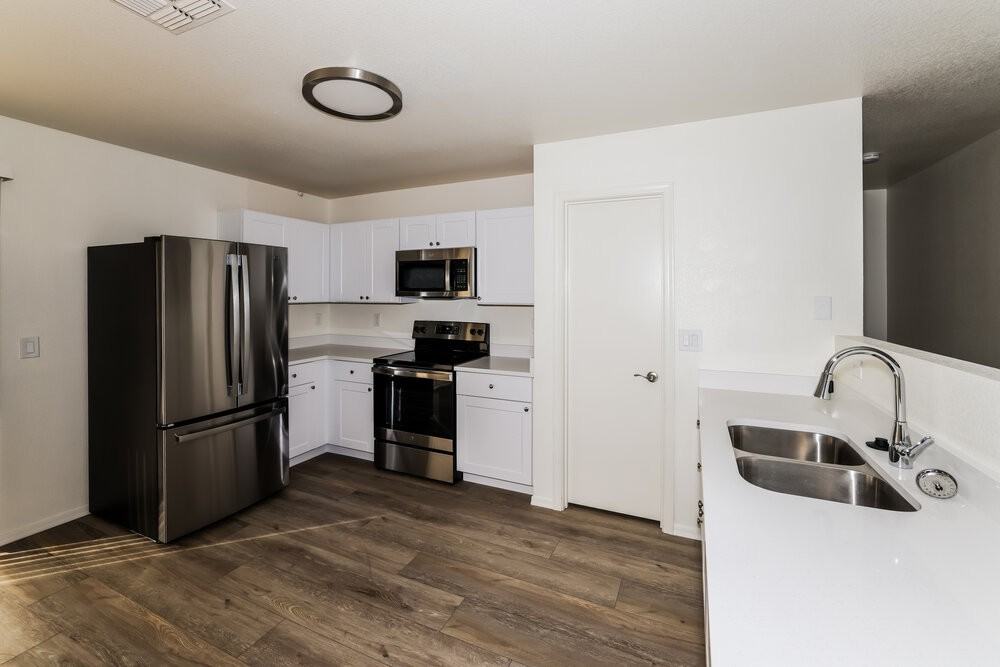 11841 W Wethersfield Rd - Photo 7 of 16