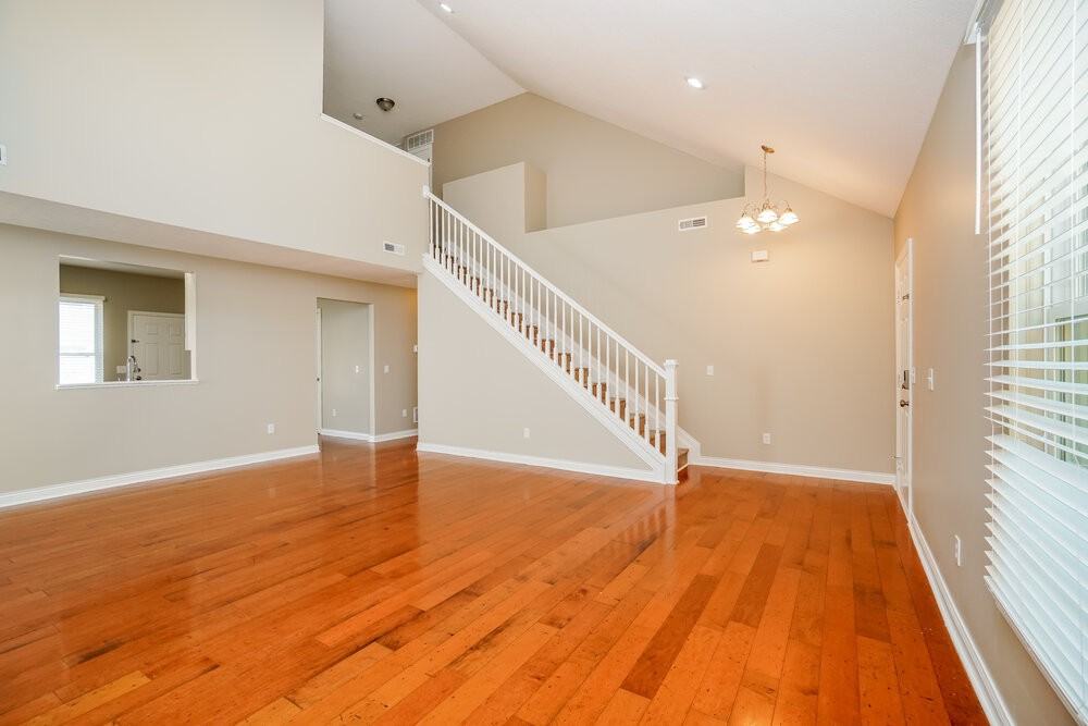 1082 Finny Ave - Photo 5 of 17