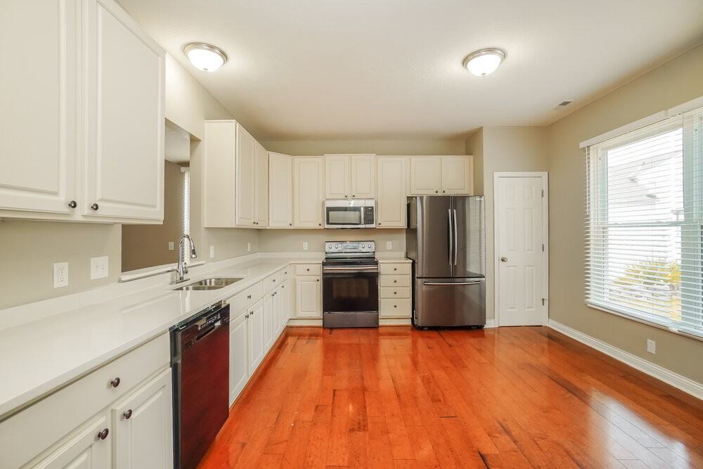 1082 Finny Ave - Photo 7 of 17