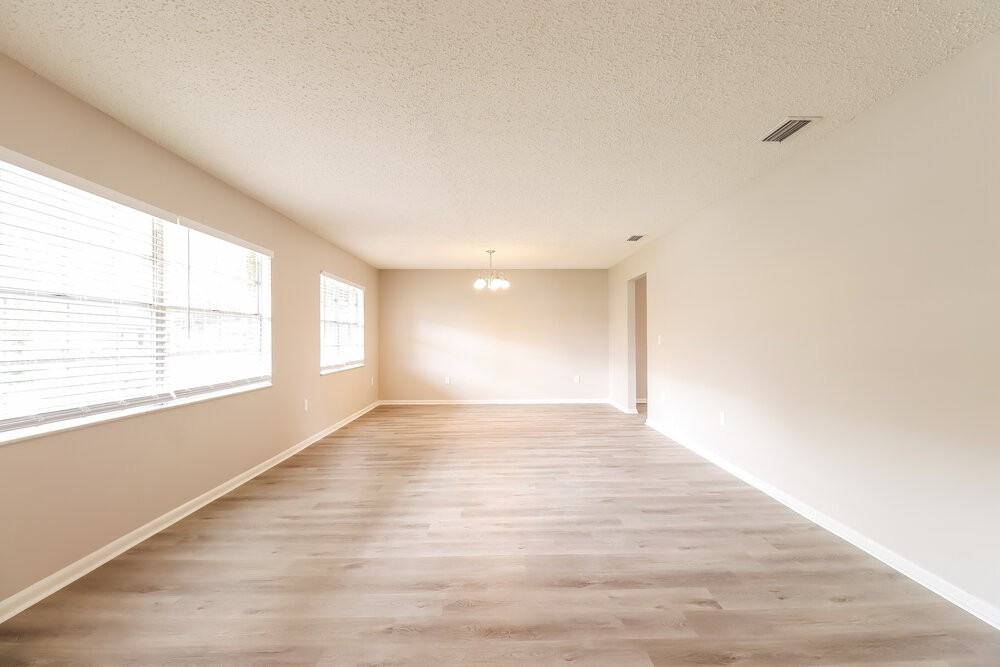 143 Jenny Way - Photo 3 of 16