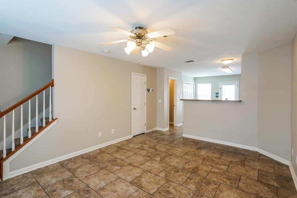 8013 Logan Dr - Photo 4 of 25