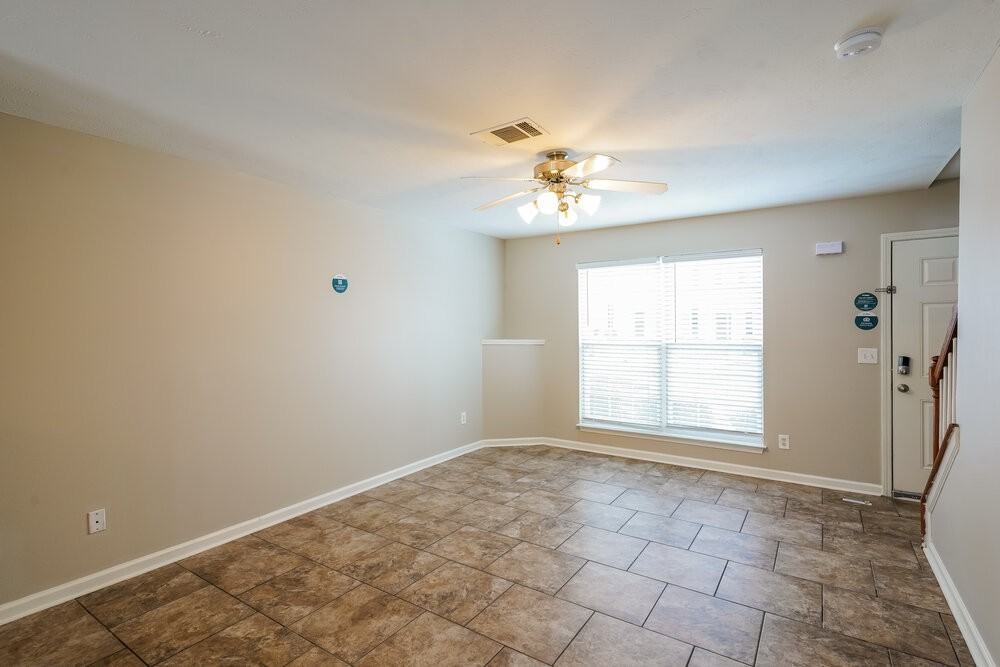 8013 Logan Dr - Photo 5 of 25