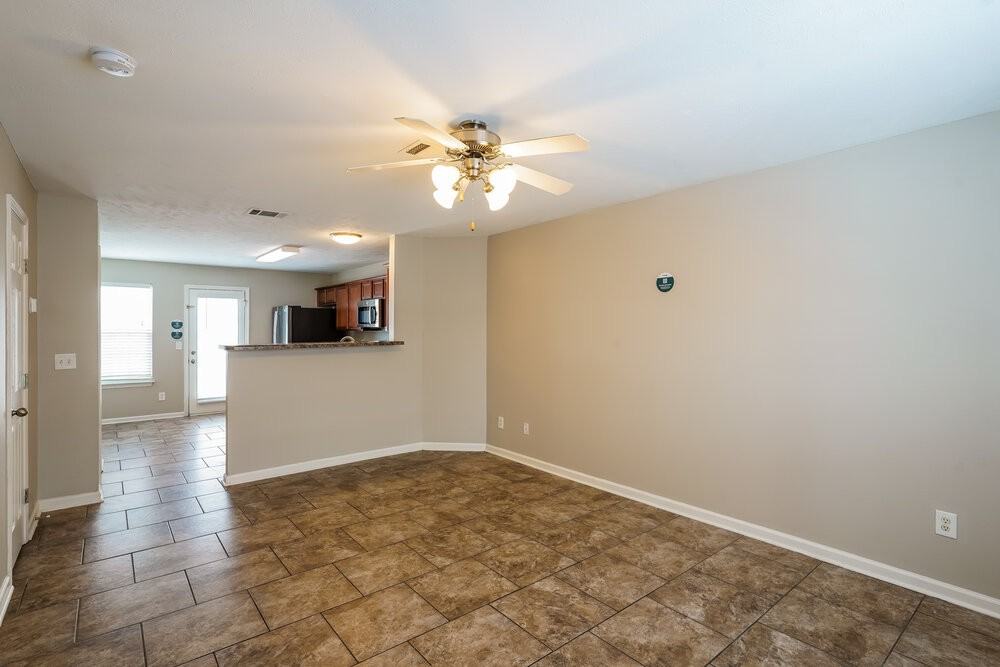 8013 Logan Dr - Photo 6 of 25