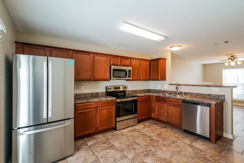 8013 Logan Dr - Photo 7 of 25