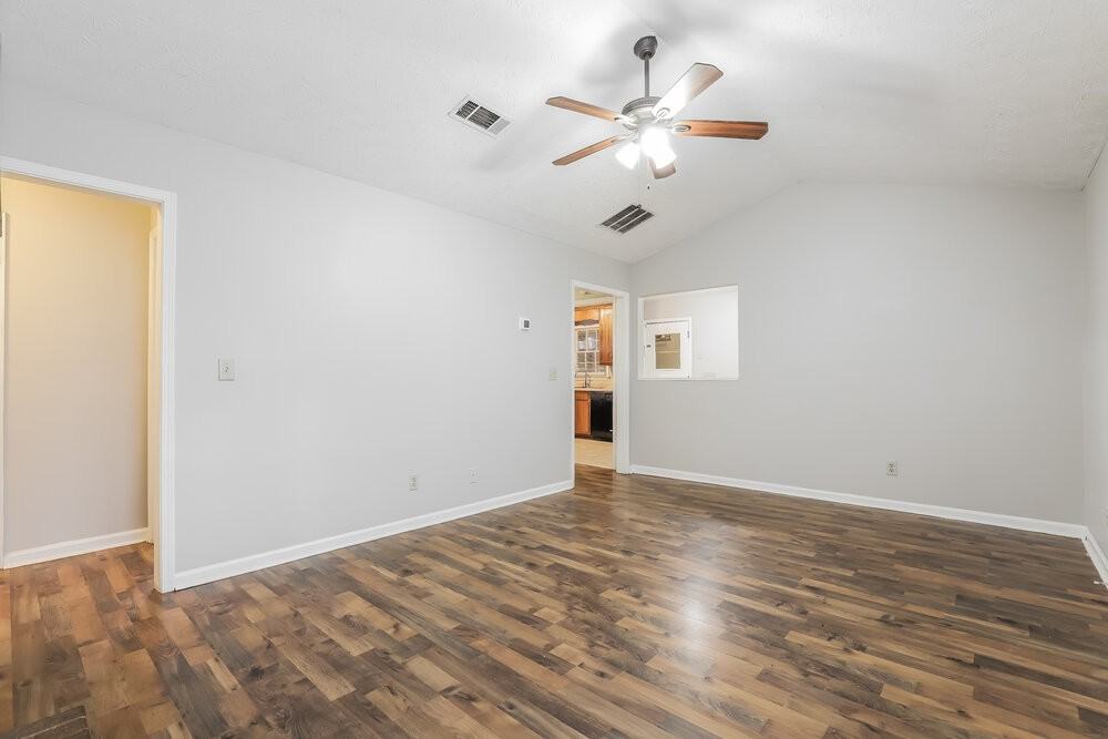 1110 Monfort Rd - Photo 5 of 16