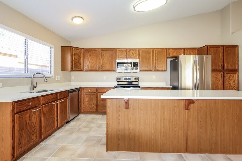 8748 W Salter Dr - Photo 5 of 16