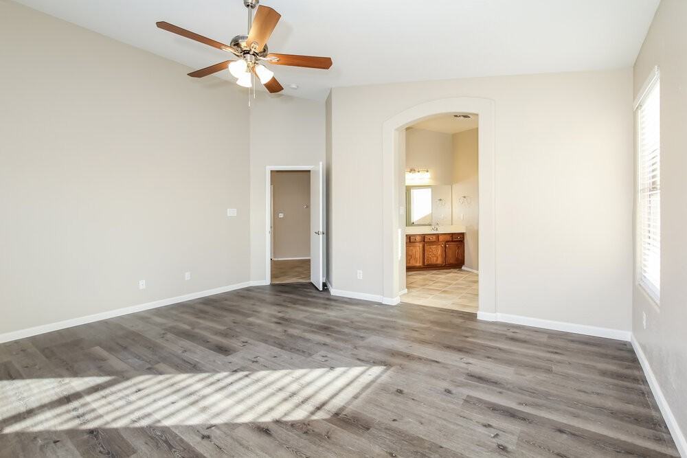 8748 W Salter Dr - Photo 7 of 16