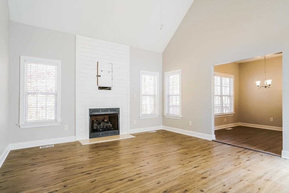 49 E Trafalgar Ct - Photo 4 of 17