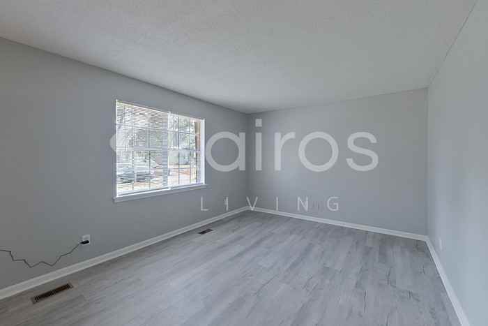 1945 Croydon Cir - Photo 6 of 41