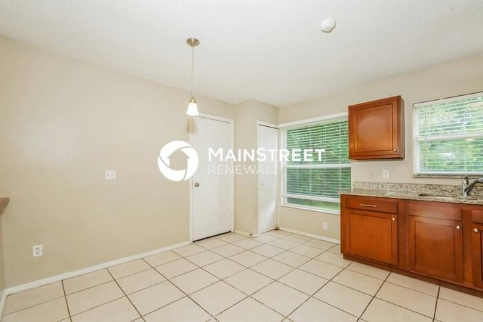 1109 Cambourne Dr - Photo 5 of 16