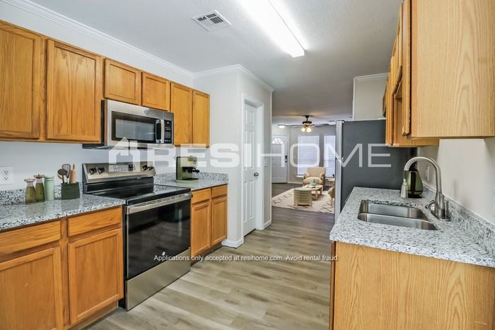 418 W Chantilly Way - Photo 2 of 18