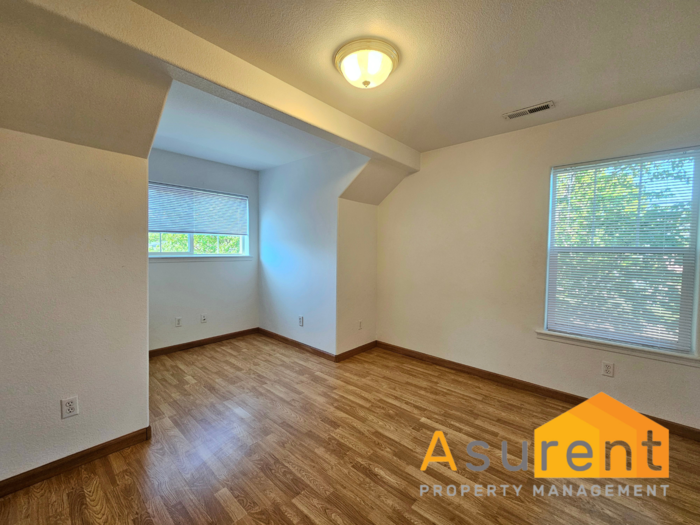 1298 Clearsprings Dr - Photo 4 of 19