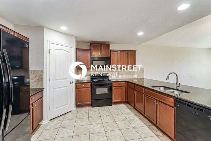 419 Eastern Phoebe - Photo 6 of 17