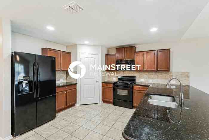 419 Eastern Phoebe - Photo 7 of 17