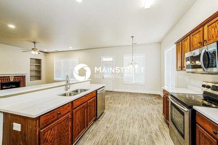 4601 Nicholas Dr - Photo 6 of 18