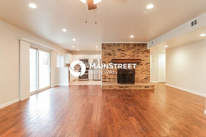 18903 Platte River Way - Photo 5 of 17