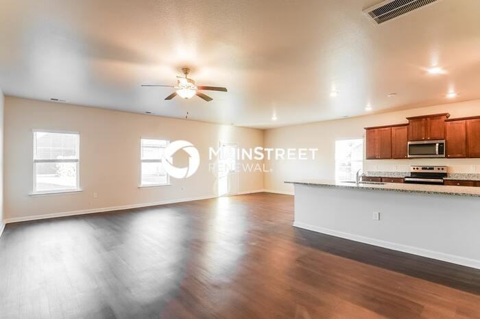 1001 Pilgrim Ln - Photo 4 of 18