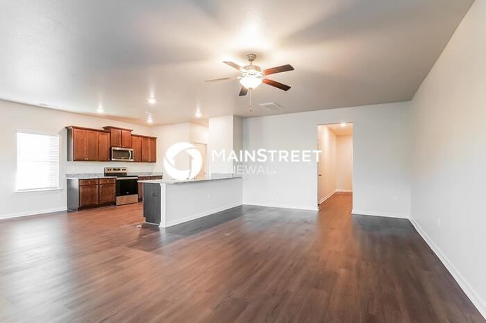 1001 Pilgrim Ln - Photo 5 of 18