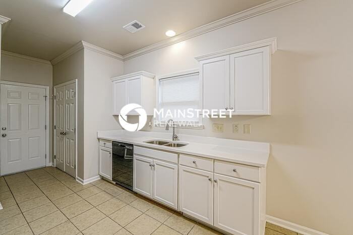 2208 Spaulding Pl - Photo 6 of 17