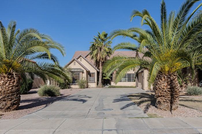 12746 W Colter St - Photo 2 of 44