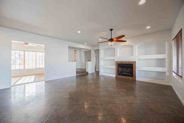 12746 W Colter St - Photo 5 of 44