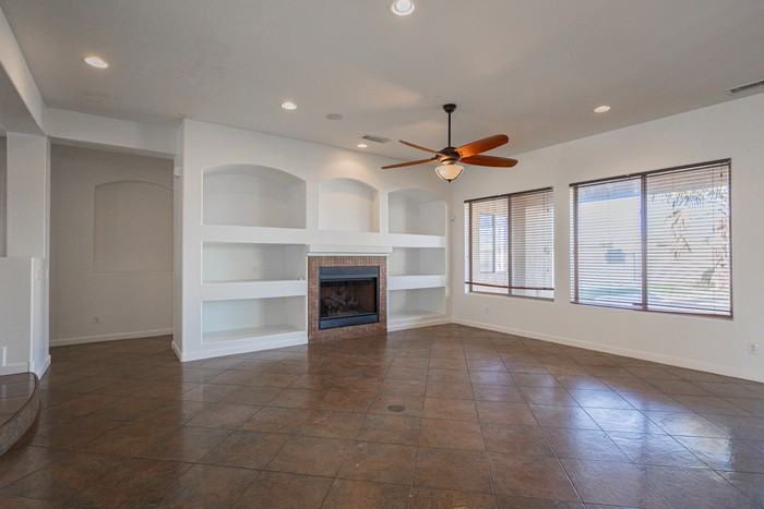 12746 W Colter St - Photo 6 of 44