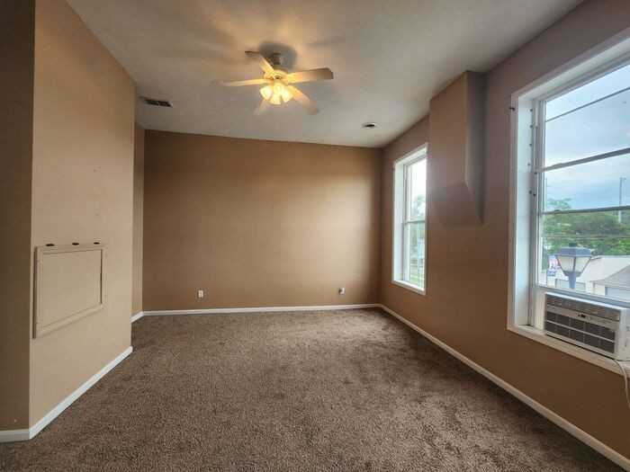 101 S Main St #3 - Photo 3 of 7