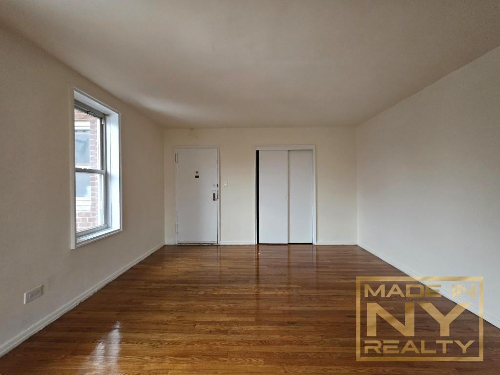 18914 Crocheron Ave #401 - Photo 3 of 5