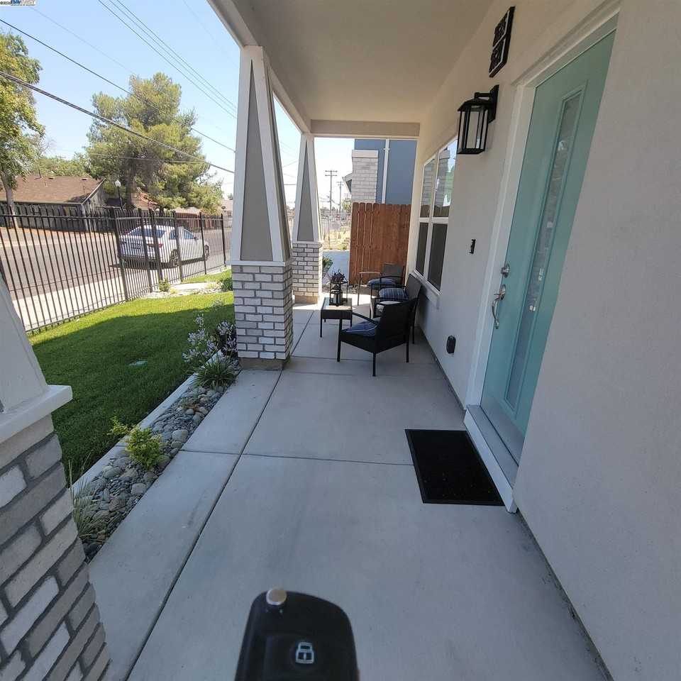 2627 Beaumont St - Photo 2 of 18