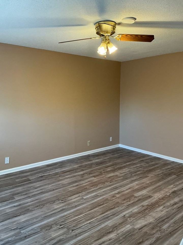 441 441 Martha Lane - 441 Martha Ln #C - Photo 5 of 11