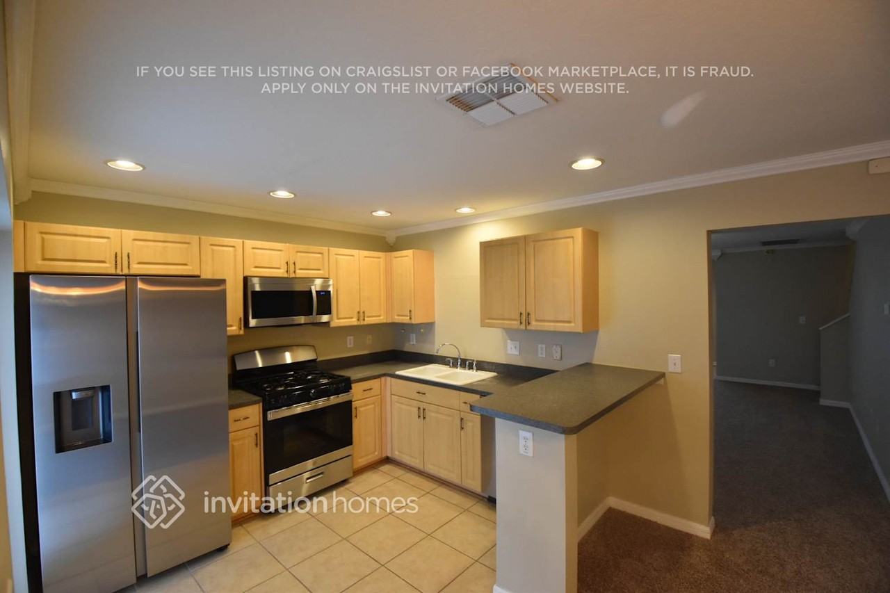 24526 Summer Wind Ct - Photo 3 of 9