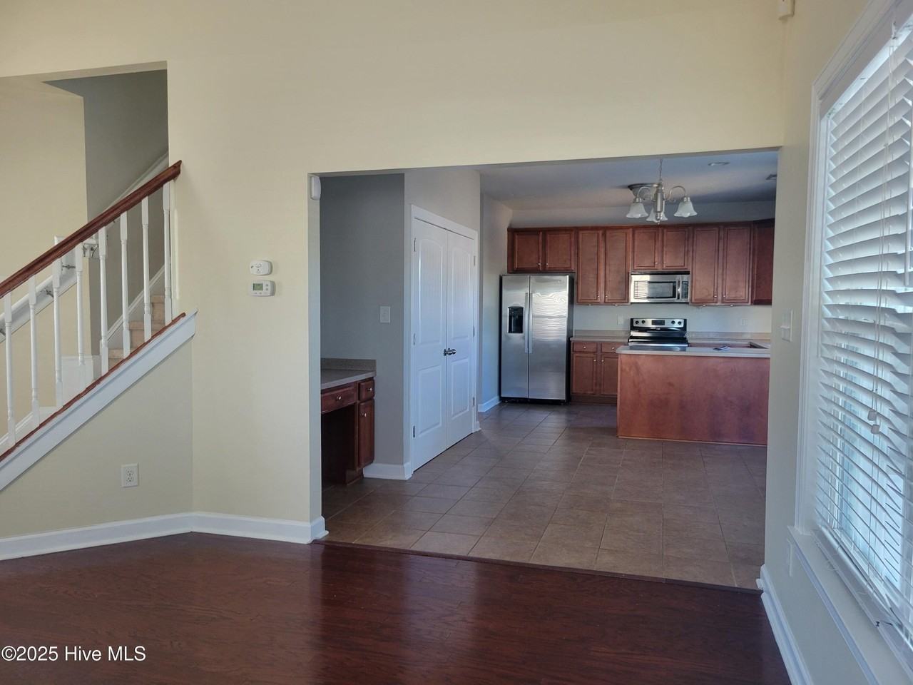 304 Brunswick Dr - Photo 4 of 24