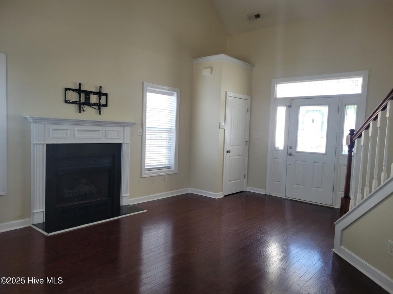 304 Brunswick Dr - Photo 5 of 24