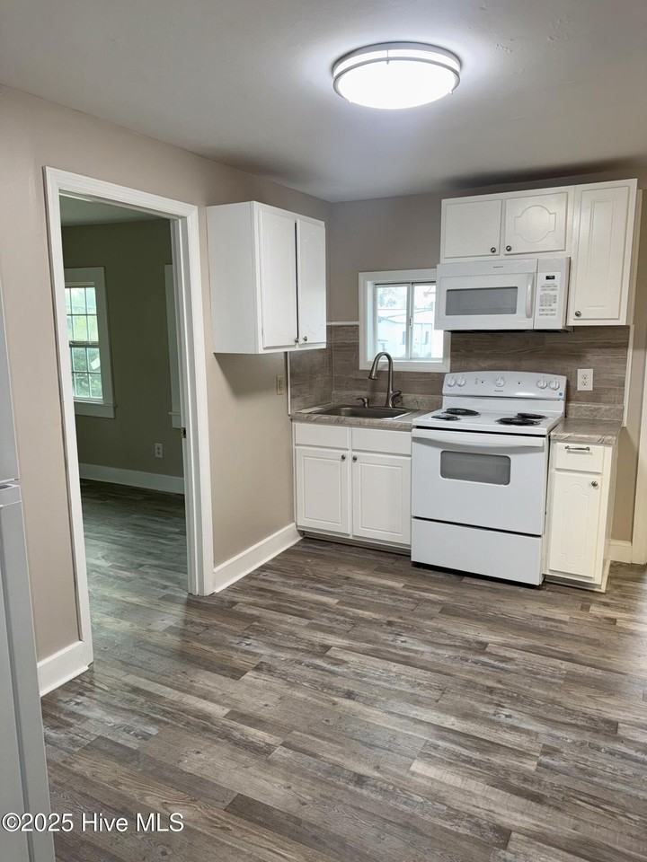 728 West St - Photo 3 of 10