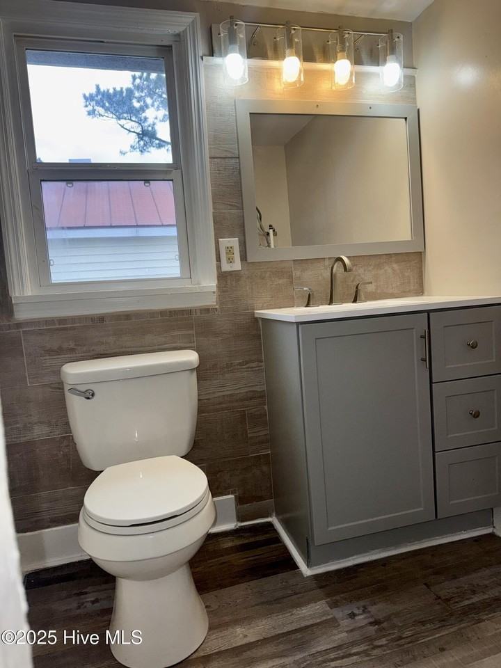 728 West St - Photo 5 of 10