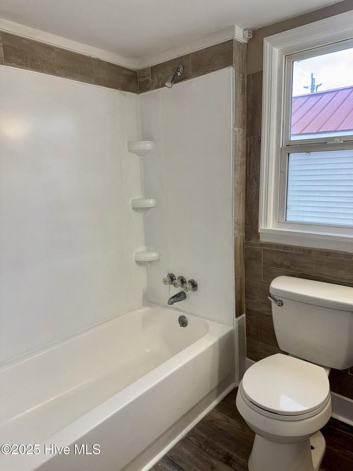 728 West St - Photo 6 of 10